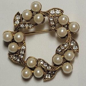 Elegant Gold and Faux Pearl Brooch